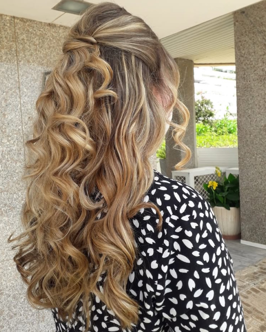Semirrecogido con ondas marcadas para evento